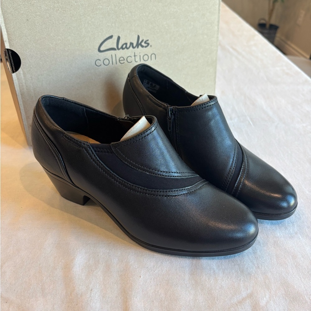 Clarks Collection Black Leather Heeled Loafers 8W Wide Comfort